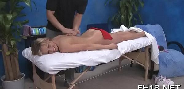  Topless massage